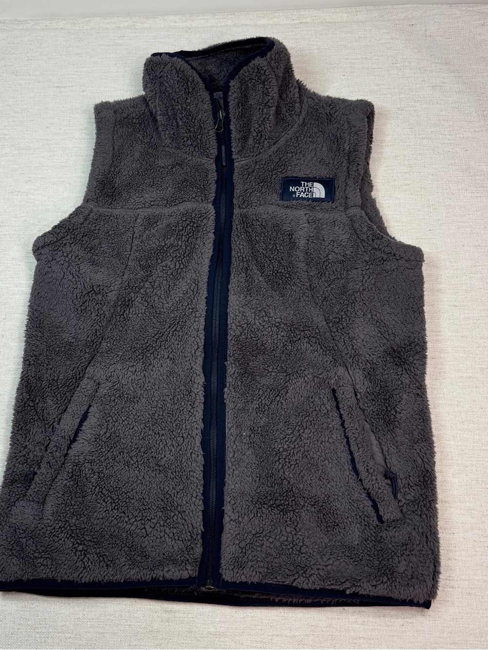 The North Face women Size S Sherpa Fleece Vest - Cozy Full-Zip jacket in gray